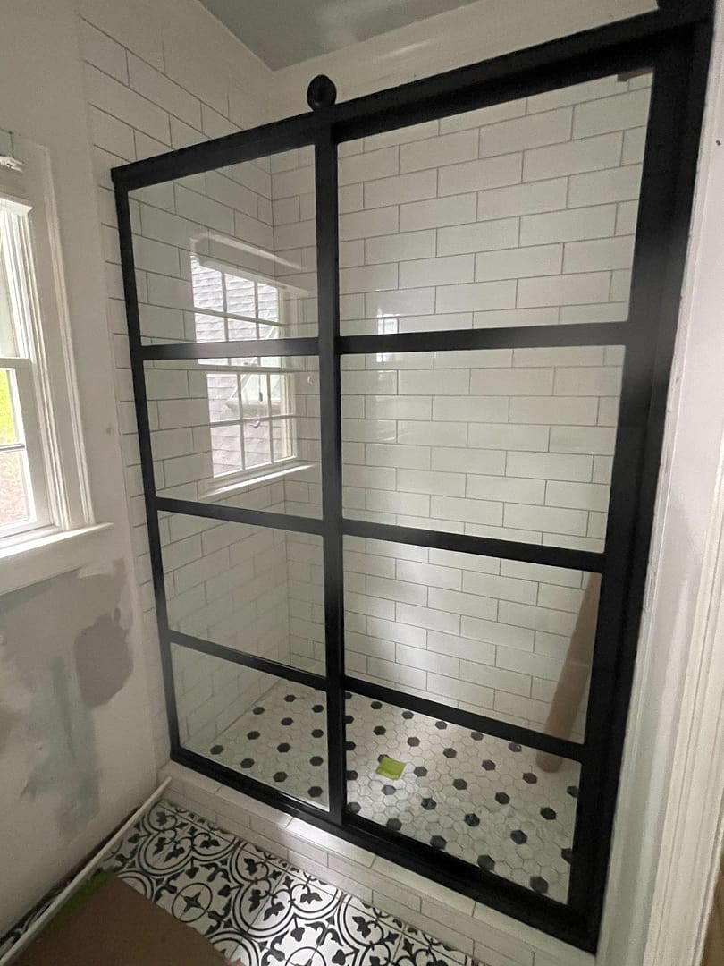 Gridscape GS2 Eclipse Sliding Shower Door in Black with Clear Glass