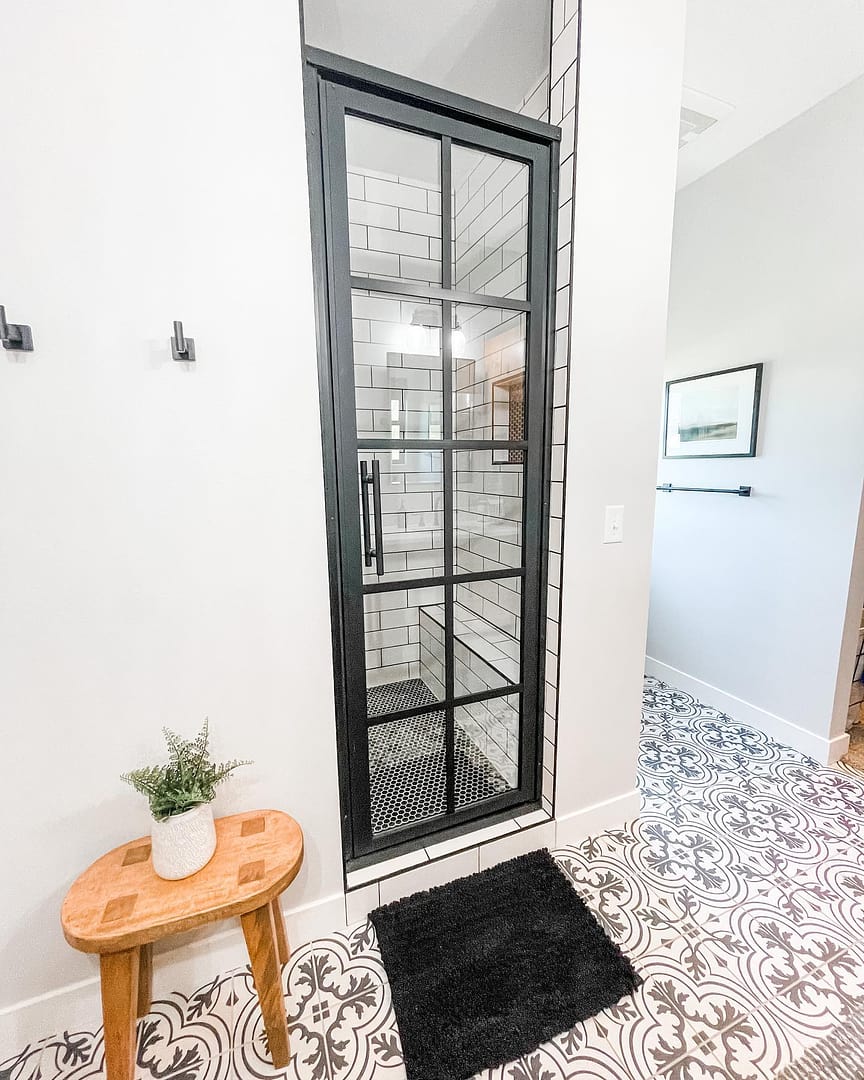 Gridscape GS1 Swing Shower Door in Black with Clear Glass