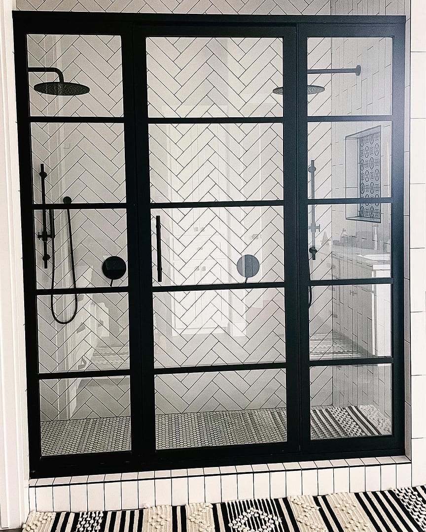 Gridscape GS2 Swing Shower Door with 2 Side Panels in Black with Clear Glass