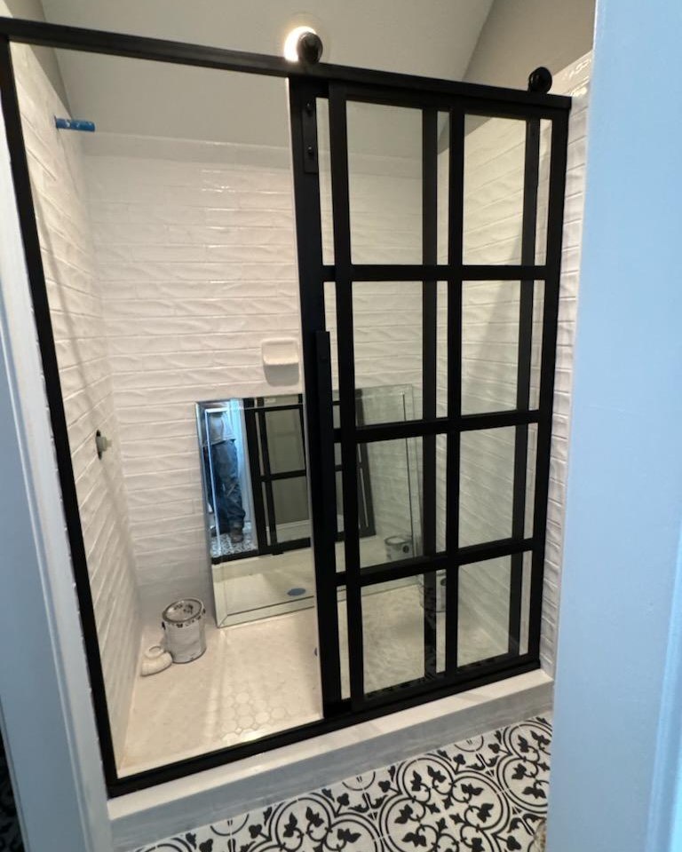 Gridscape GS1 Eclipse Sliding Shower Door in Black with Clear Glass