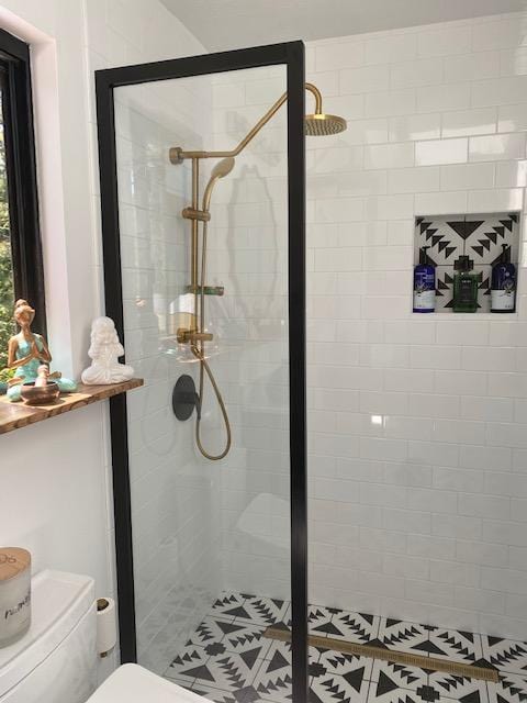 Gridscape GS3 Shower Screen in Black with Clear Glass