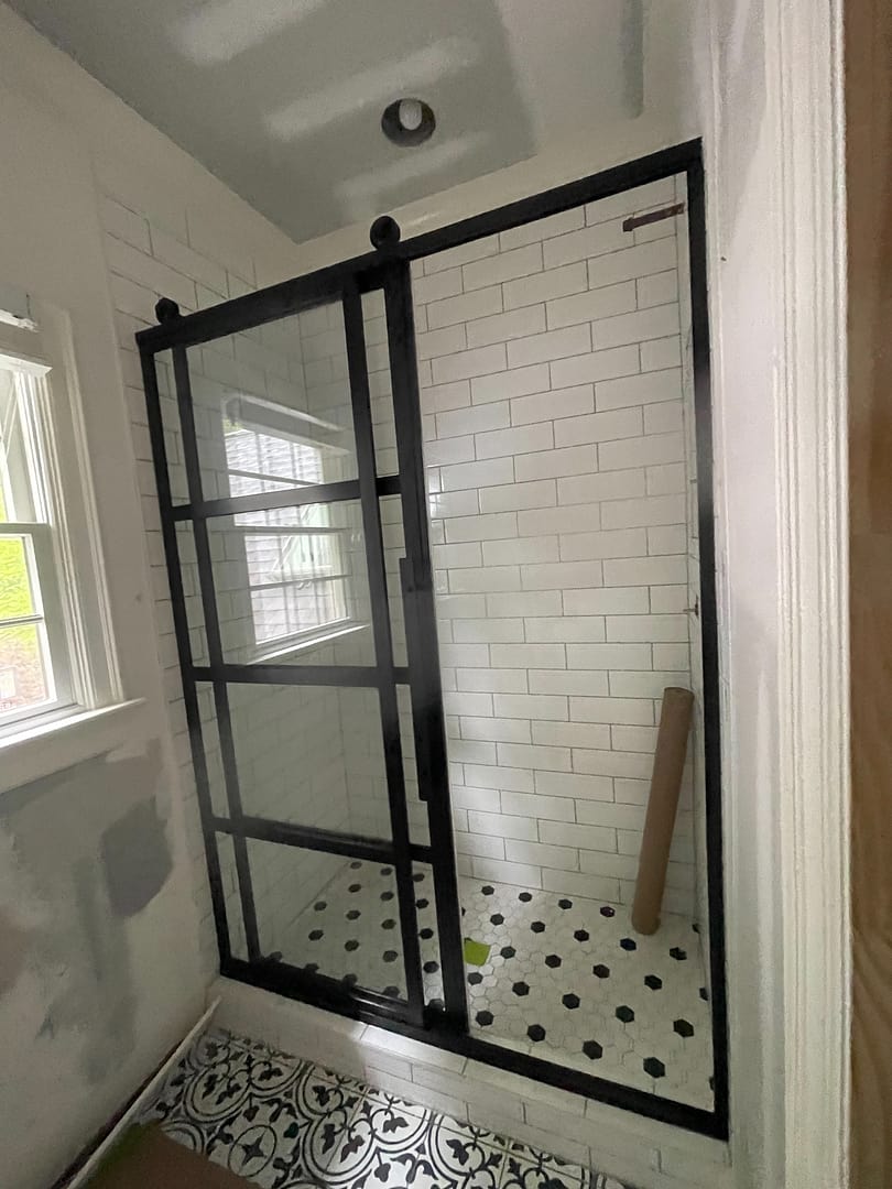Gridscape GS2 Eclipse Sliding Shower Door in Black with Clear Glass