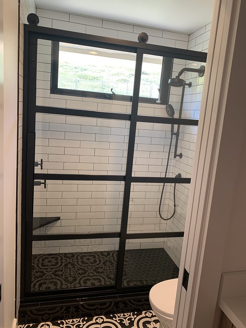 Gridscape GS2 Eclipse Sliding Shower Door in Black with Clear Glass