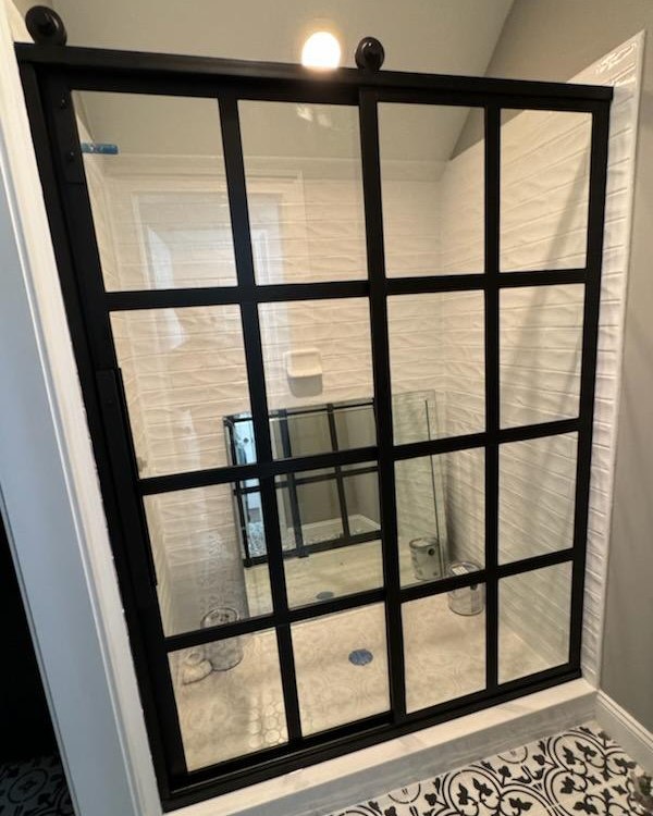 Gridscape GS1 Eclipse Sliding Shower Door in Black with Clear Glass