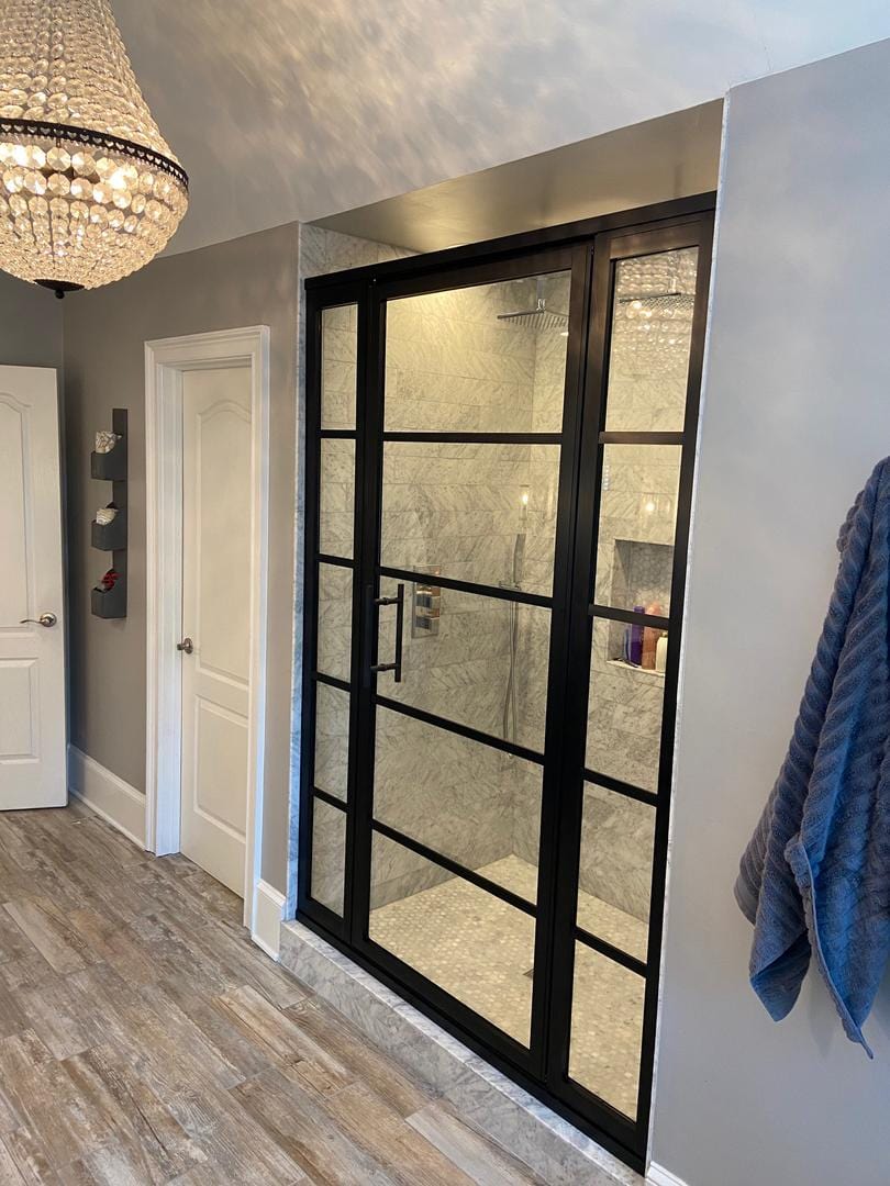 Gridscape GS2 Swing Shower Door with 2 Side Panels in Black with Clear Glass